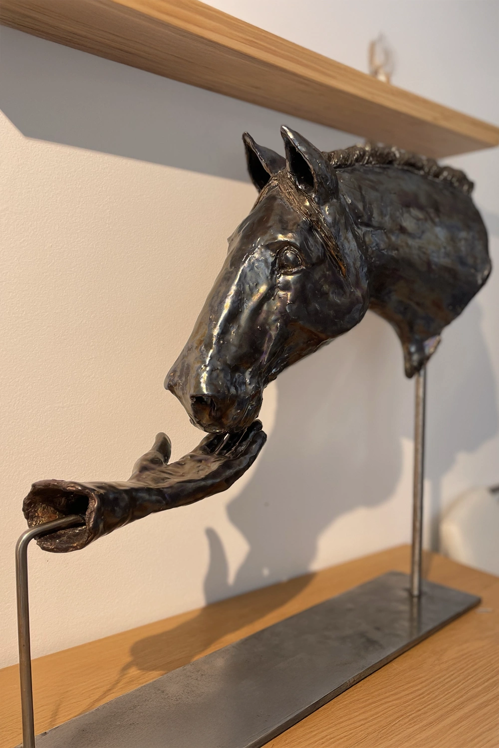 Rising Sun - sculpture céramique de cheval par Sophie Briot