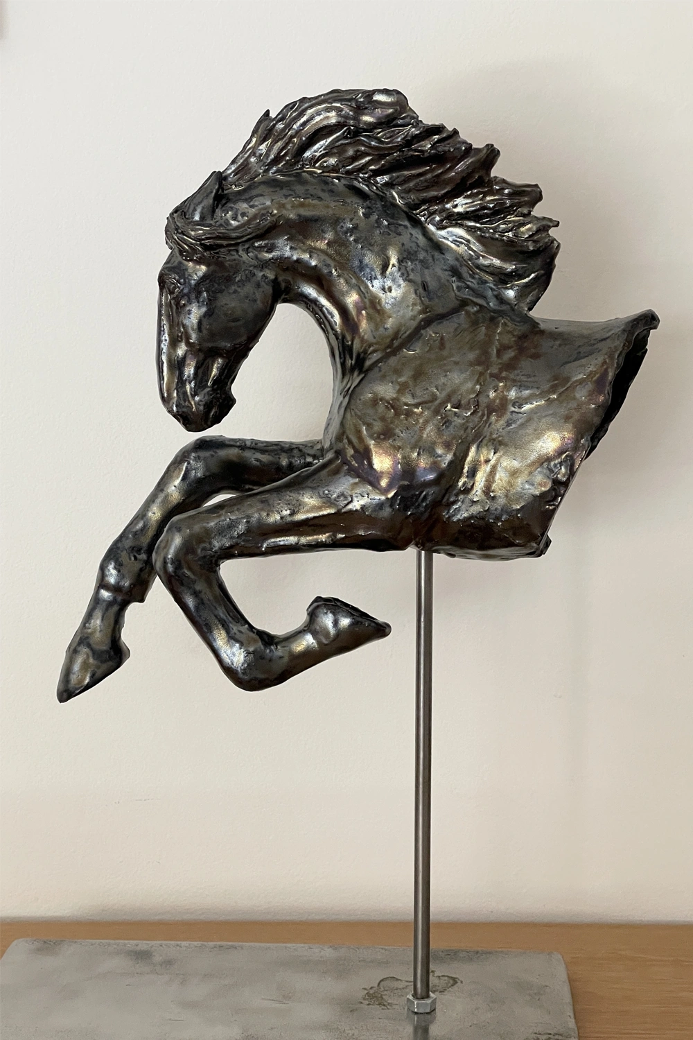 Furioso - sculpture céramique de cheval par Sophie Briot